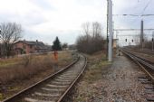 25.02.2016 - žst. Smiřice: vlečka V4248 Cerea s výkolejkou ZVk1 k přejezdu P10868 v ulici Hradecké © PhDr. Zbyněk Zlinský