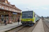 05.03.2016 - Uherské Hradiště: motorový vlak Arriva před výpravní budovou © Jiří Řechka