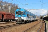 25.02.2016 - žst. Smiřice: 843.016-7 projíždí v čele R 1267 Liberec - Pardubice hl.n. © PhDr. Zbyněk Zlinský