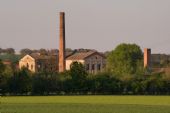 květen 2011 - Čelechovice na Hané: pohled na chátrající budovy zavřeného cukrovaru, foto z fabriky.cz 