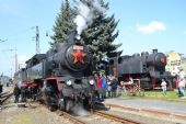 12.4.2014 - Vsetín: 433.002 + ex-čelechovická ČKD CN 350 2641/1949, která zde dnes již nestojí © Martin Skopal