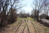 27.03.2016 - Hradec Kr.-Březhrad, vlečka Průmstav: levá kolej vede na nádvoří, pravá do haly © PhDr. Zbyněk Zlinský