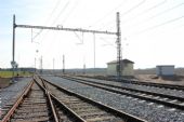 27.03.2016 - odb. ELNA: přejezd P5363 s kolejí vlečky V4237 EOP a tratí ke Stéblové © PhDr. Zbyněk Zlinský