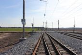 27.03.2016 - odb. ELNA: přejezd P5363 s kolejí vlečky V4237 EOP a tratí ke Stéblové © PhDr. Zbyněk Zlinský