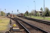 21.04.2016 - žst. Ostroměř: odjezd 814.107-9/914.107-8 na Os 5506 do Turnova a 80-29 206-7/854.210-2 na Sp 1806 do Kolína, vlevo 749.181-4 © PhDr. Zbyněk Zlinský