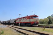 21.04.2016 - žst. Ostroměř: 749.181-4 odváží vozy z koleje 10 © PhDr. Zbyněk Zlinský