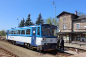 21.04.2016 - žst. Ostroměř: 810.353-3 jako Os 5713 Městec Králové - Stará Paka © PhDr. Zbyněk Zlinský