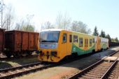 21.04.2016 - žst. Ostroměř: 814.151-7/914.151-6 odjíždí jako Os 5509 Turnov - Hradec Králové hl.n. © PhDr. Zbyněk Zlinský