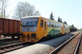 21.04.2016 - žst. Ostroměř: 814.107-9/914.107-8 přijíždí jako Os 5529 Jičín - Hradec Králové hl.n. © PhDr. Zbyněk Zlinský