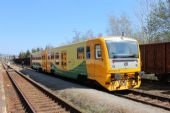 21.04.2016 - žst. Ostroměř: 814.107-9/914.107-8 jako Os 5529 Jičín - Hradec Králové hl.n. © PhDr. Zbyněk Zlinský