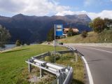 Autobusová zastávka Curon Venosta/Graun im Vinschgau, Arlund na státní silnici číslo 40 na břehu jezera Lago di Resia/Reschensee, 26.9.2009 © Jan Přikryl