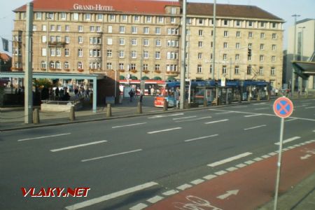 Tramvajový terminál před nádražím v Norimberku ve stavu před výstavbou druhé tramvajové tratě pod nádražním kolejištěm, 28.9.2009 © Jan Přikryl