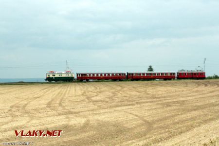 Třebelice vlak č.11121, 18.5.2016, © Jan Kubeš