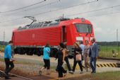 27.06.2016 - ZC VUZ Velim: střídání ''osádky'' stroje 91 80 6 102 002-3 D-DB © PhDr. Zbyněk Zlinský