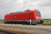 27.06.2016 - ZC VUZ Velim: klepání na stále zavřené dveře stanoviště stroje 91 80 6 102 002-3 D-DB © PhDr. Zbyněk Zlinský