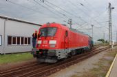 27.06.2016 - ZC VUZ Velim: místní 740.420-5 posunuje se strojem 91 80 6 102 001-5 D-DB © PhDr. Zbyněk Zlinský