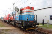 27.06.2016 - ZC VUZ Velim: místní 740.420-5 posunuje se strojem 91 80 6 102 001-5 D-DB © PhDr. Zbyněk Zlinský