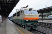 27.06.2016 - Kolín: 151.023-9 v čele 11 minut opožděného Ex 540 ''Ostravan'' Návsí - Praha hl.n. © Karel Furiš