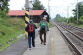 27.06.2016 - Cerhenice: Karel Furiš se vítá s Jiřím Řechkou © PhDr. Zbyněk Zlinský