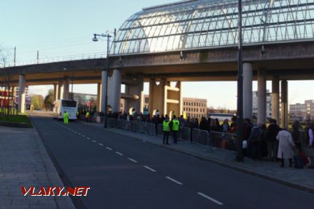 Amsterdam Sloterdijk: fronta na autobusy NAD © Tomáš Kraus, 17.4.2016