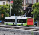 Neuchâtel: trolejbus typu Swisstrolley 3 od Hesse z roku 1991 zatahuje po manipulační trati na nábřeží Quai Philippe-Godet do vozovny, 25.6.2014 © Lukáš Uhlíř