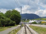 Neuchâtel: výhybka do tramvajového muzea u zastávky Les Isles, pohled směrem na konečnou tramvaje Littorail Boudry, 25.6.2014 © Jan Přikryl