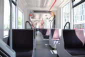 Bern: interiér nízkopodlažní tramvaje Combino Classic od Siemense z roku 2010, 25.6.2014 © Lukáš Uhlíř