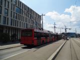 Bern: setkání trolejbusů typu Swisstrolley 2 z konce 90. let na konečné linky 20 Wankdorf, Bahnhof, 25.6.2014 © Jan Přikryl