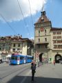 Bern: tramvaj dopravce RBS řady Be 4/10 89 z poloviny 80 let projíždí na lince 6/3 bránou Käfigturm směrem k nádraží, 25.6.2014 © Jan Přikryl