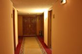 01.06.2016 - hotel Mahdia Palace: konec chodby se dveřmi pokoje č. 239 © PhDr. Zbyněk Zlinský