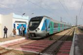 01.06.2016 - station Mahdia Z.T.: EMU 04 jako vlak 542 Mahdia - Sousse Bab Jedid; ''chef'' zmizel na stanovišti © PhDr. Zbyněk Zlinský