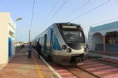 01.06.2016 - station Mahdia Z.T.: EMU 22 jako vlak 546 Mahdia - Sousse Bab Jedid čeká na křižování © PhDr. Zbyněk Zlinský