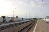 01.06.2016 - station Mahdia Z.T.: výhybkář volným krokem míří k severnímu zhlaví © PhDr. Zbyněk Zlinský