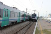 01.06.2016 - station Mahdia Z.T.: EMU 22 odjíždí jako vlak 546 do Sousse Bab Jedid podél EMU 21 na vlaku 541 ve směru opačném © PhDr. Zbyněk Zlinský