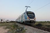 02.06.2016 - Mahdia Zone Touristique: EMU 01 projíždí jako 10 minut opožděný vlak 545 Sousse Bab Jedid - Mahdia © PhDr. Zbyněk Zlinský