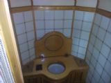 Záchod pro císařovnu v salónním voze řady S290 299 je sice elegantní, ale ani zde ''ve stanici nelze'', 4.7.2016 © Jan Přikryl