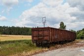 9.7.2016 - Svobodné Heřmanice: naložené vozy čekají na odvoz © Jiří Řechka