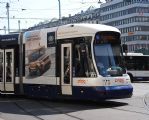 Ženeva: detail čela tramvaje Bombardier Cityrunner z roku 2005, odbočující na lince 14 u nádraží ve směru Meyrin-Gravière, 26.6.2014 © Lukáš Uhlíř