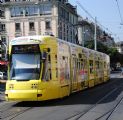 Ženeva: nízkopodlažní tramvaj Cityrunner od Bombardieru číslo 892 z roku 2010 jede na lince 18 v blízkosti nádraží ve směru Carouge, 26.6.2014 © Lukáš Uhlíř