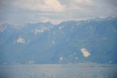 Masiv Savosjkých Alp nad francouzským městem Évian-les-Bains z paluby parníku Montreux, 26.6.2014 © Lukáš Uhlíř