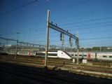 Odstavené jednotky TGV POS z roku 2007 stojí v barvách TGV Lyria odstavené na odstavném nádraží Genève-Sécheron, 27.6.2014 © Jan Přikryl