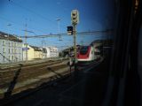 Celkový pohled na kolejiště nádraží Lausanne s naklápěcí jednotkou řady RABDe 500 SBB před odjezdem s vlakem ICN do Baselu, 27.6.2014 © Jan Přikryl