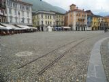 Locarno: na náměstí Piazza grande se udržely původní tramvajové koleje, jejichž sporadické využívání skončilo v roce 1991 přeložením Centovalliny, 27.6.2014 © Jan Přikryl