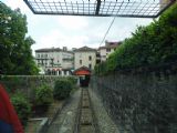 Locarno: pohled z vozu lanovky na dolní stanici a okolní zástavbu ulic Viale Francesco Balli a Via alla Ramogna, 27.6.2014 © Jan Přikryl