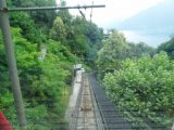 Locarno: z vozu lanovky na Madonnu del Sasso nad zastávkou Santuario je dobře vidět hladina jezera Lago Maggiore, 27.6.2014 © Jan Přikryl