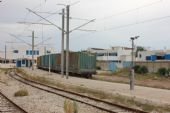 04.06.2016 - gare Mahdia: trojice nákladních vagonů s kontejnery suplující kryté vozy, kterých má SNCFT minimum © PhDr. Zbyněk Zlinský