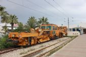 04.06.2016 - gare Mahdia: podbíječka 08-16 COMBI EMV Plasser & Theurer (3454/2010) © PhDr. Zbyněk Zlinský