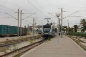 04.06.2016 - gare Mahdia: EMU 04 přijíždí jako vlak 509 Sousse Bab Jedid - Mahdia, ''chef'' se vrací © PhDr. Zbyněk Zlinský