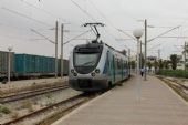 04.06.2016 - gare Mahdia: EMU 04 přijíždí jako vlak 509 Sousse Bab Jedid - Mahdia, ''chef'' se vrací © PhDr. Zbyněk Zlinský