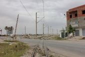 04.06.2016 - Mahdia: kolej za přejezdem na Avenue Farhat Hached vede do Ezzahry a dále do Monastiru a Sousse © PhDr. Zbyněk Zlinský